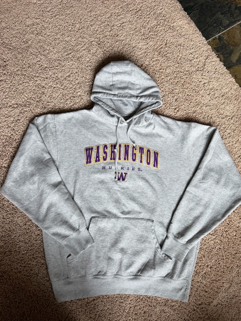 Washington Huskies Gray Pullover Hoodie Sweatshirt